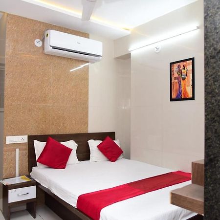 Nivant Lodge Solapur Esterno foto