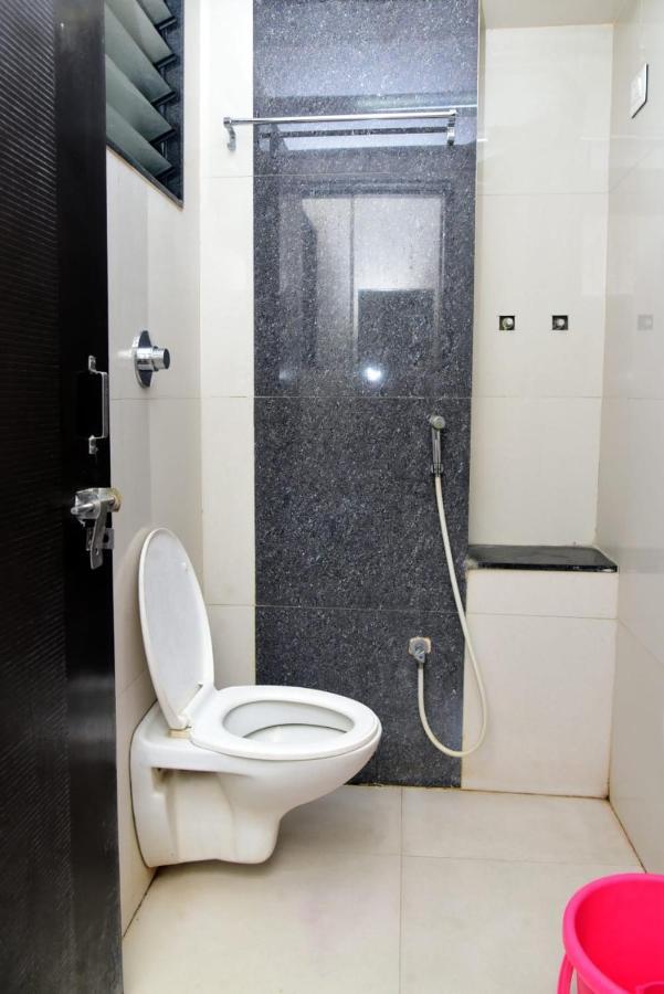Nivant Lodge Solapur Esterno foto