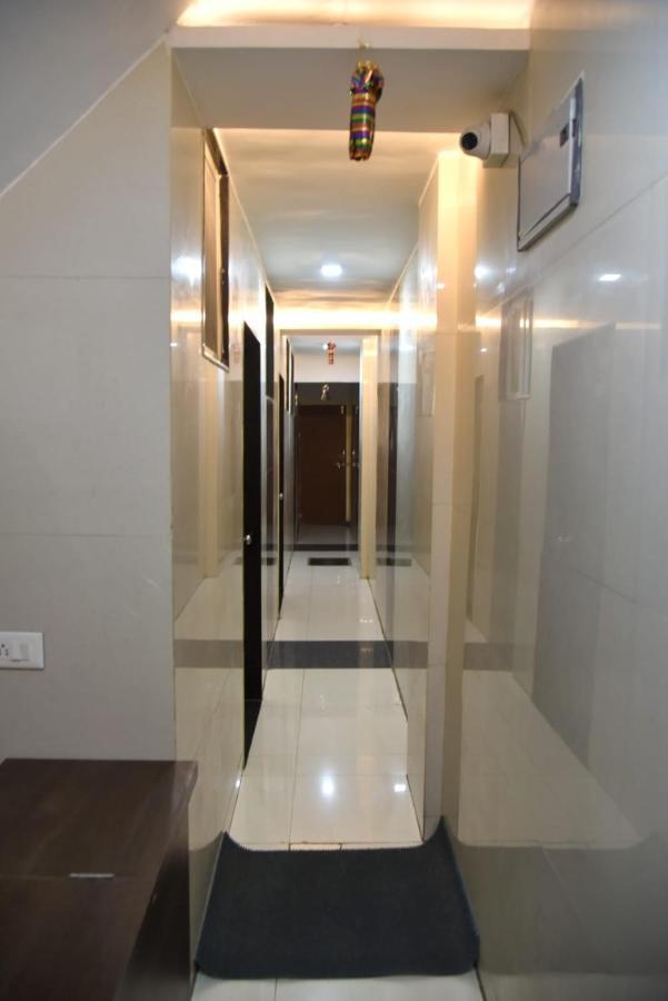 Nivant Lodge Solapur Esterno foto