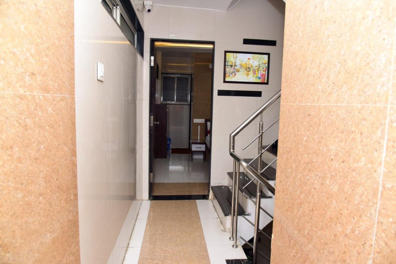 Nivant Lodge Solapur Esterno foto