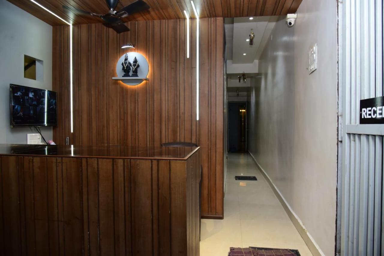 Nivant Lodge Solapur Esterno foto